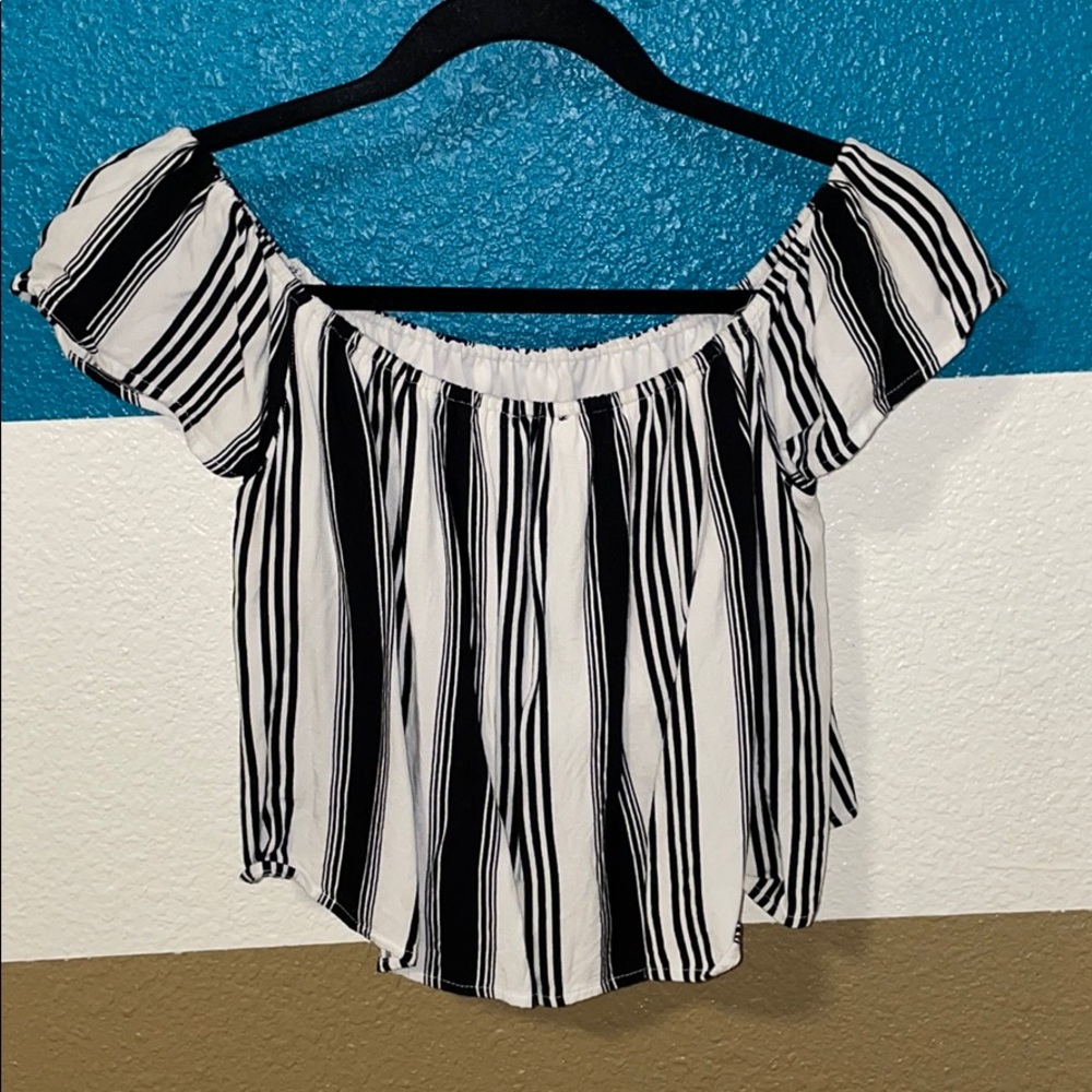 Stripped off the should crop top